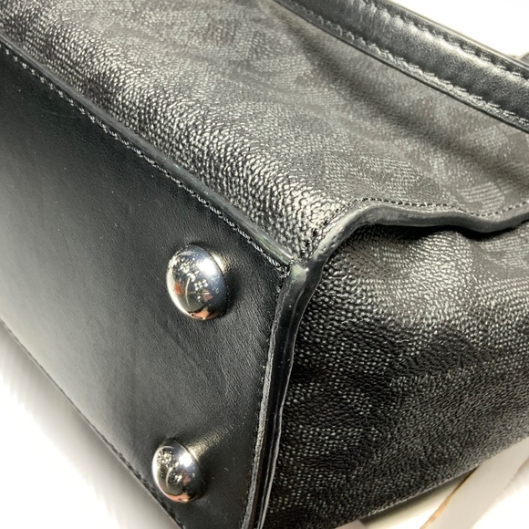 Michael Kors Signature Dee Dee Tote - Picture 13 of 16